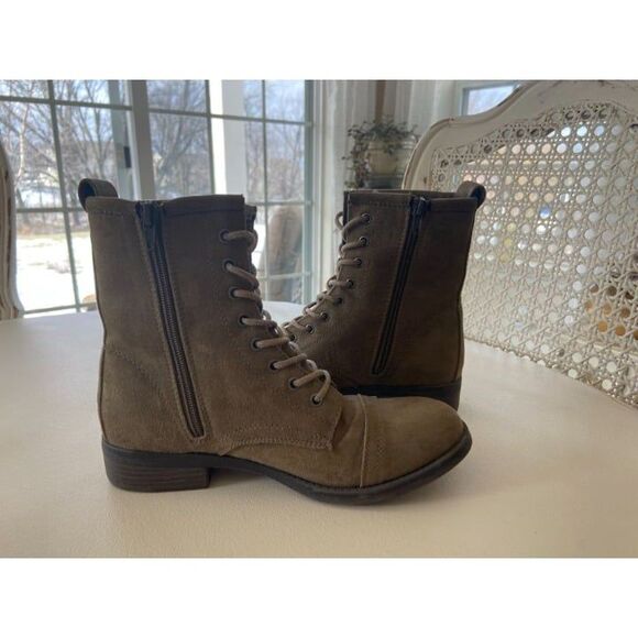 Velvety Green Boots (Size 7) - Picture 2 of 6